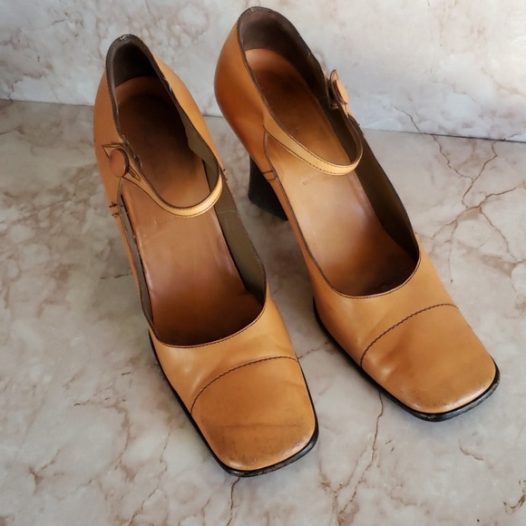 Prada 38.5 mary Jane heels cap toe